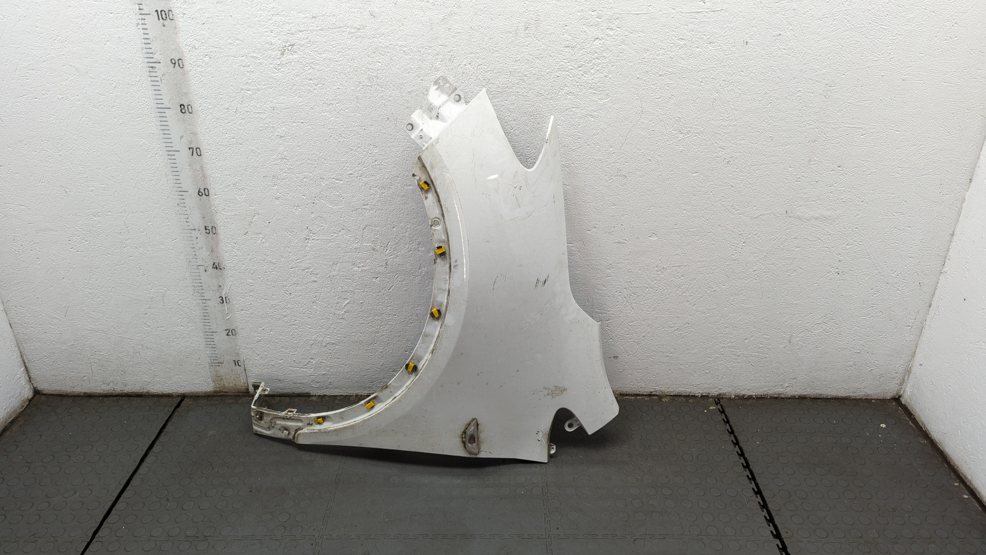 Крыло переднее левое