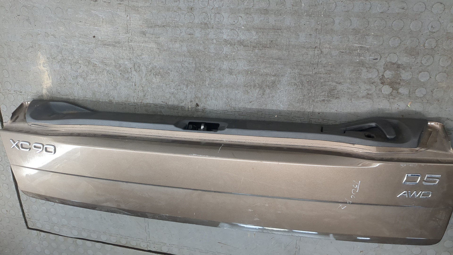 Дверь багажника нижняя (борт)