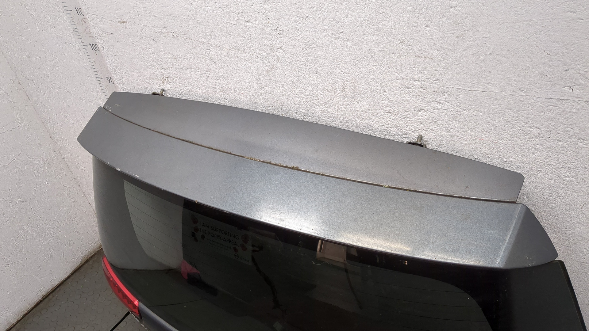 Дверь багажника