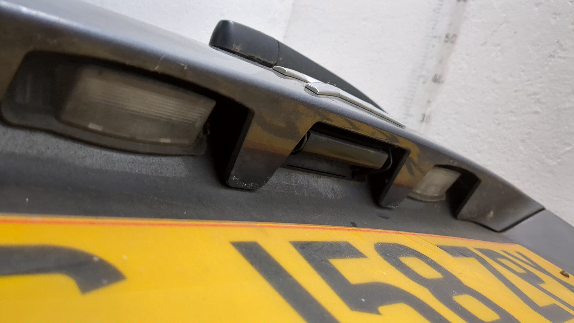 Дверь багажника