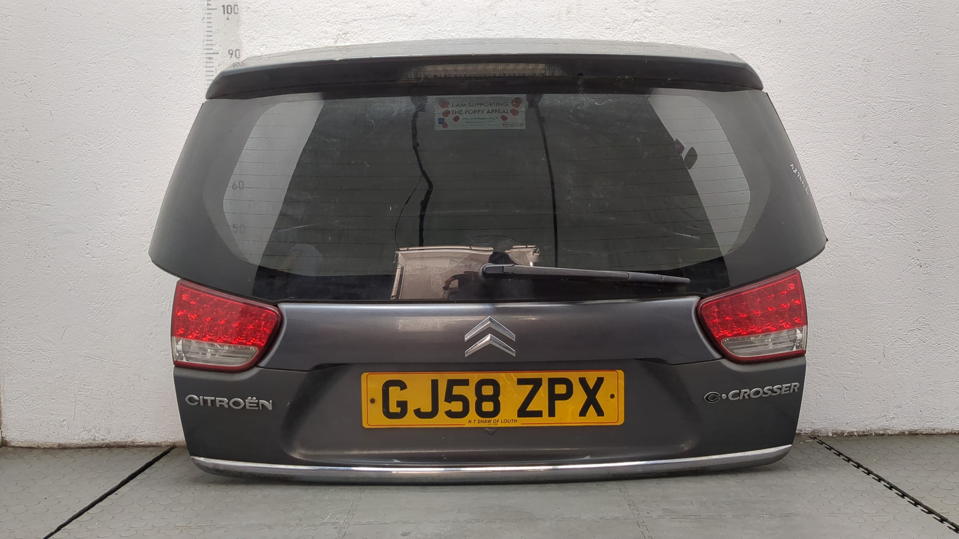 Дверь багажника