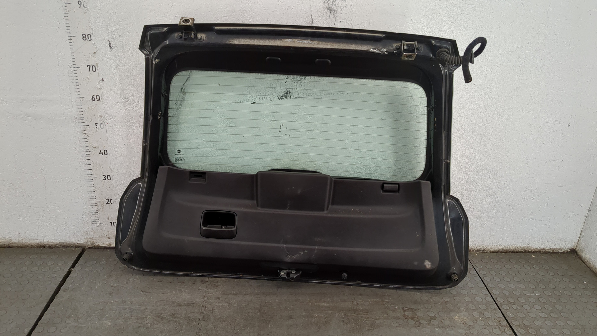 Дверь багажника