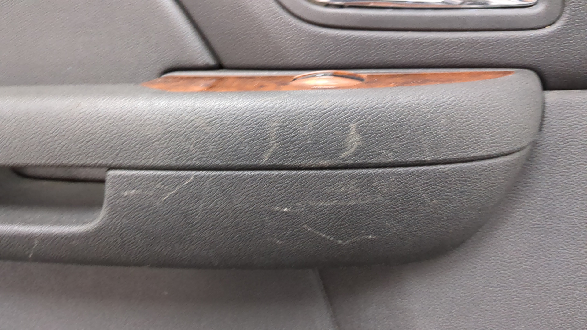 Обшивка двери задней левой