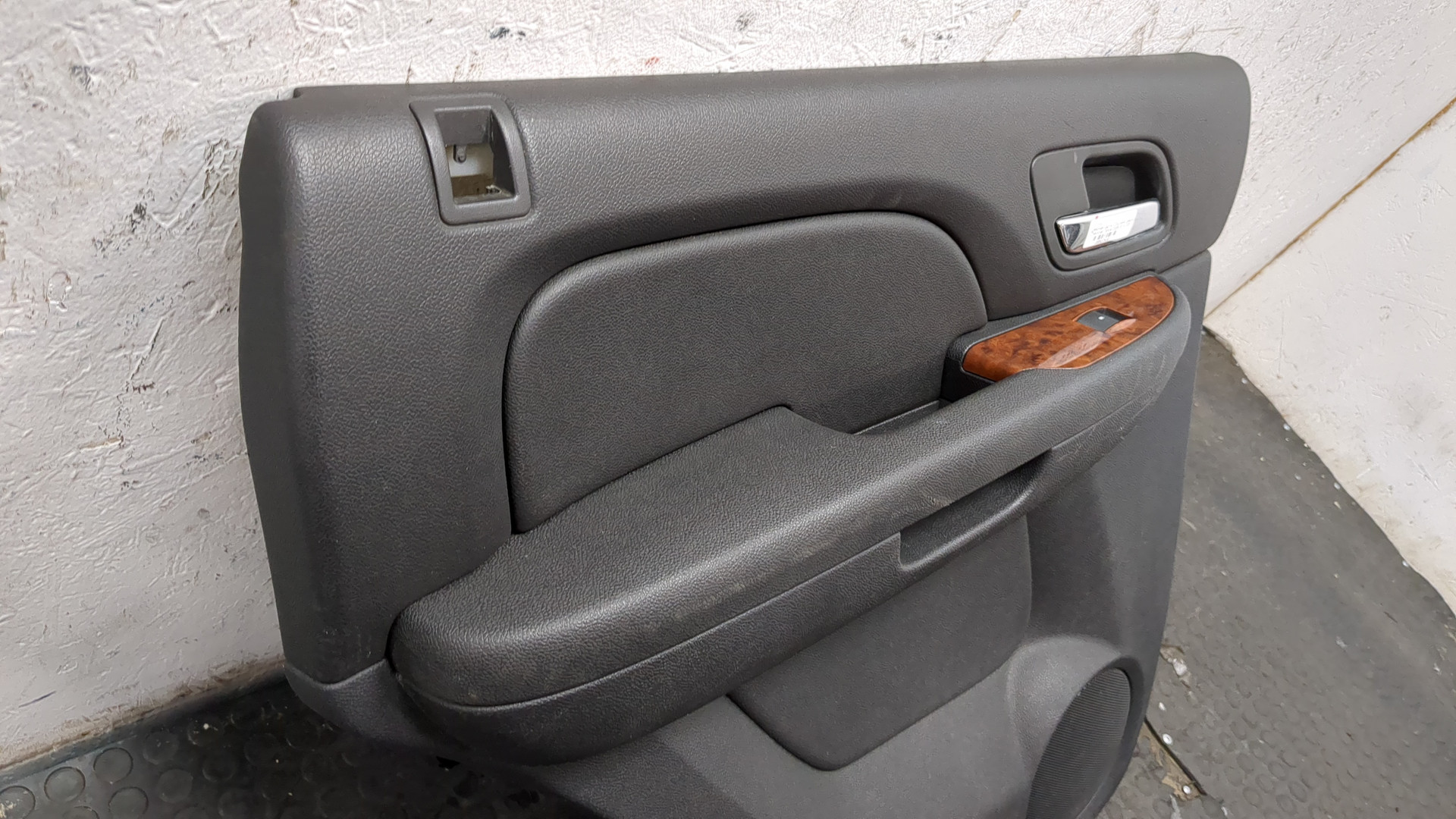 Обшивка двери задней левой