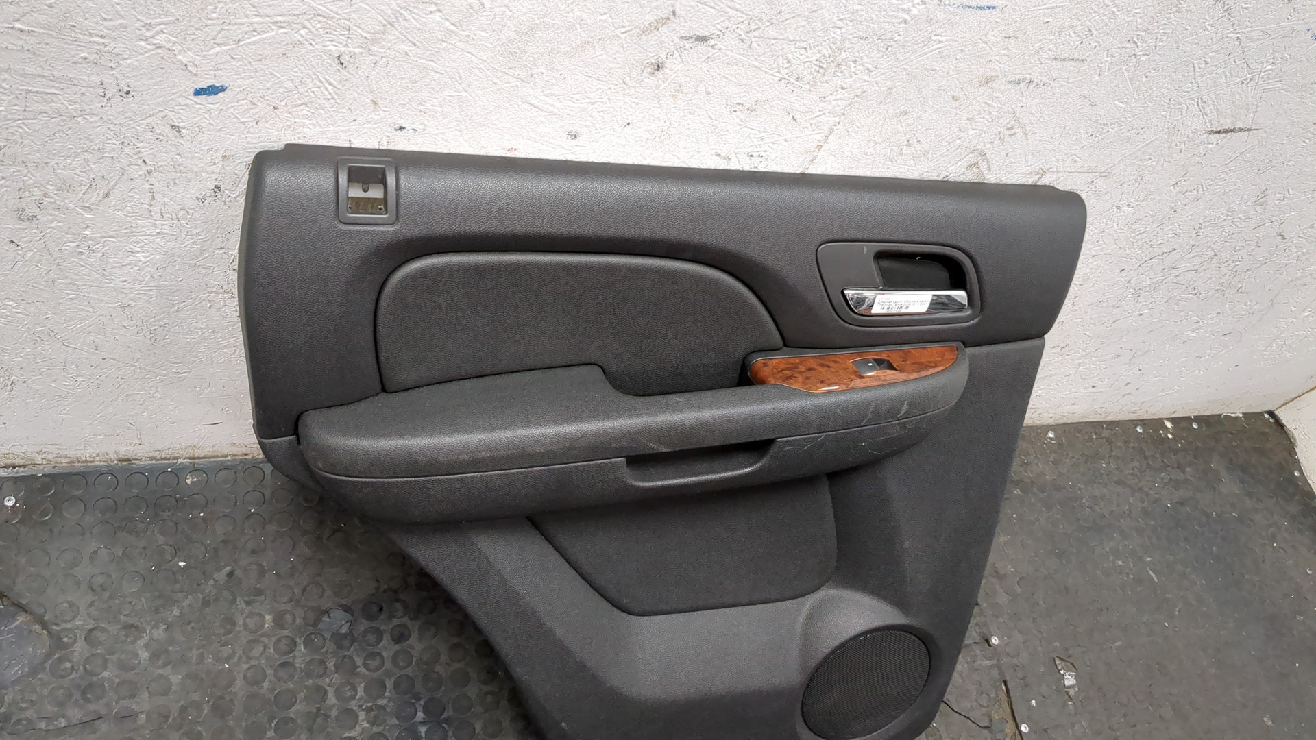 Обшивка двери задней левой