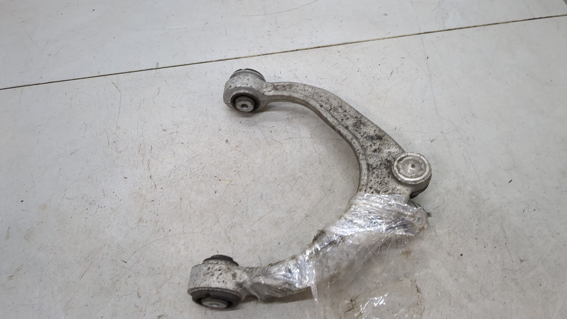 Рычаг передний левый