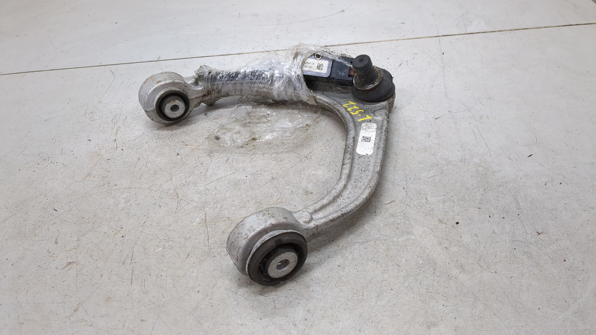 Рычаг передний левый