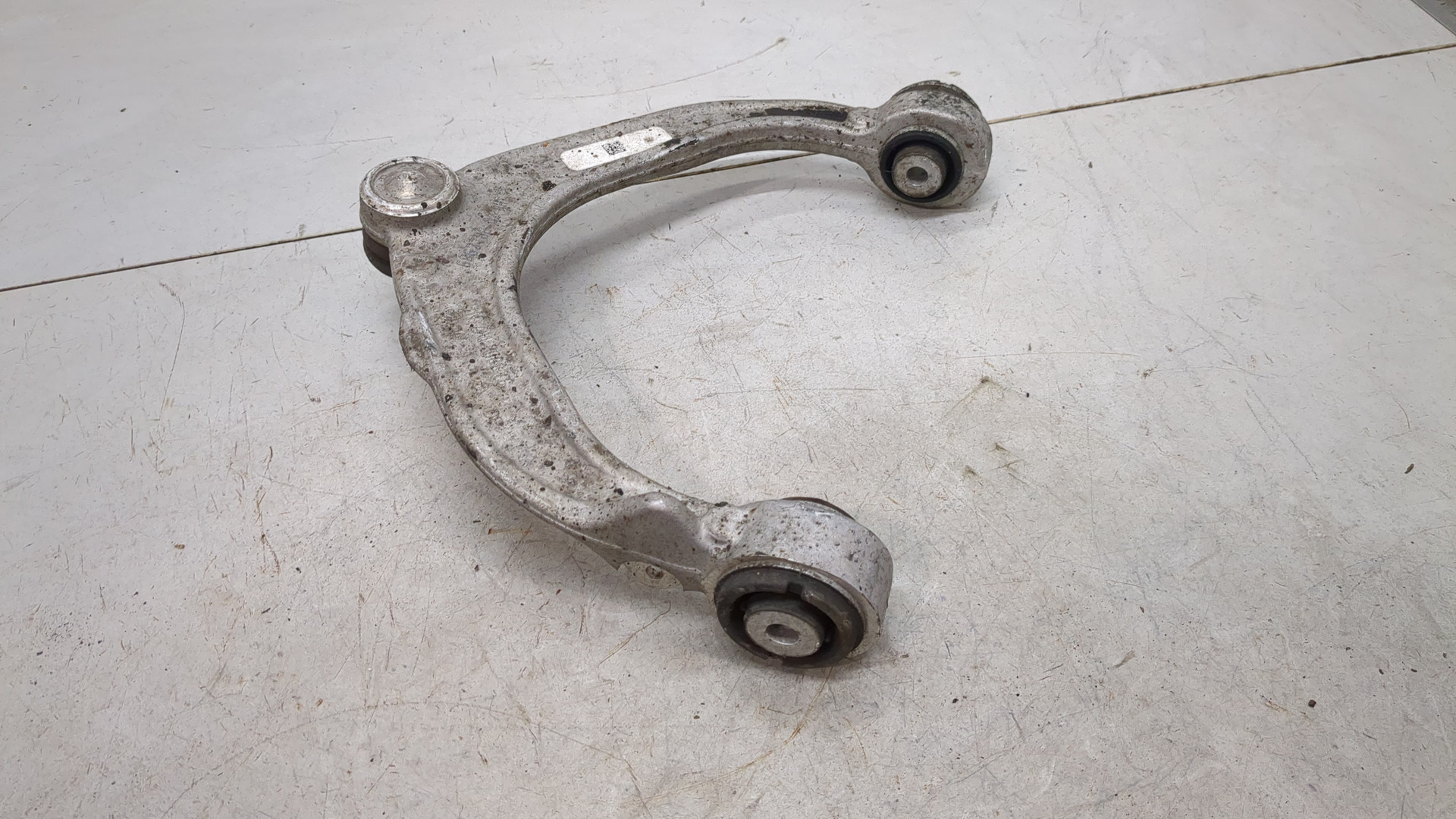 Рычаг передний правый