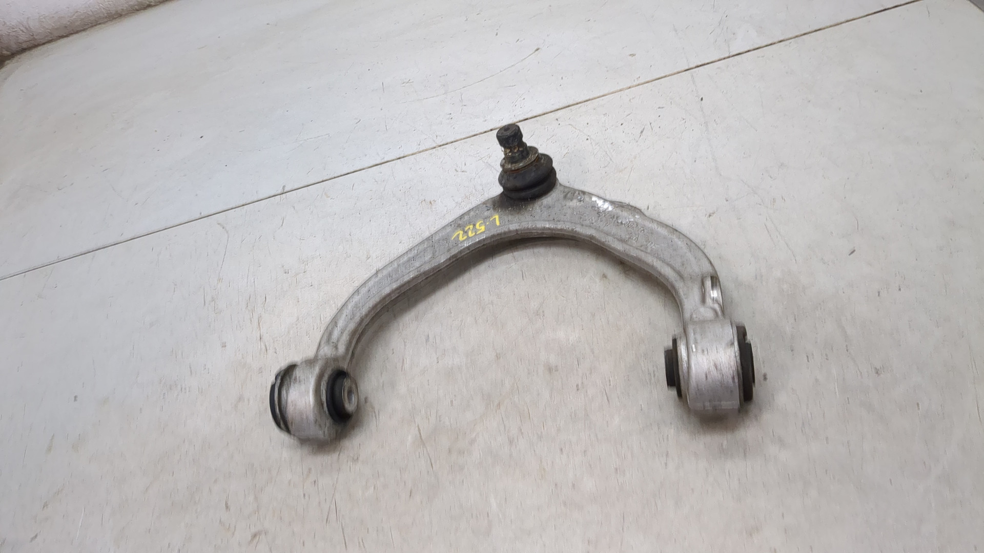 Рычаг передний правый