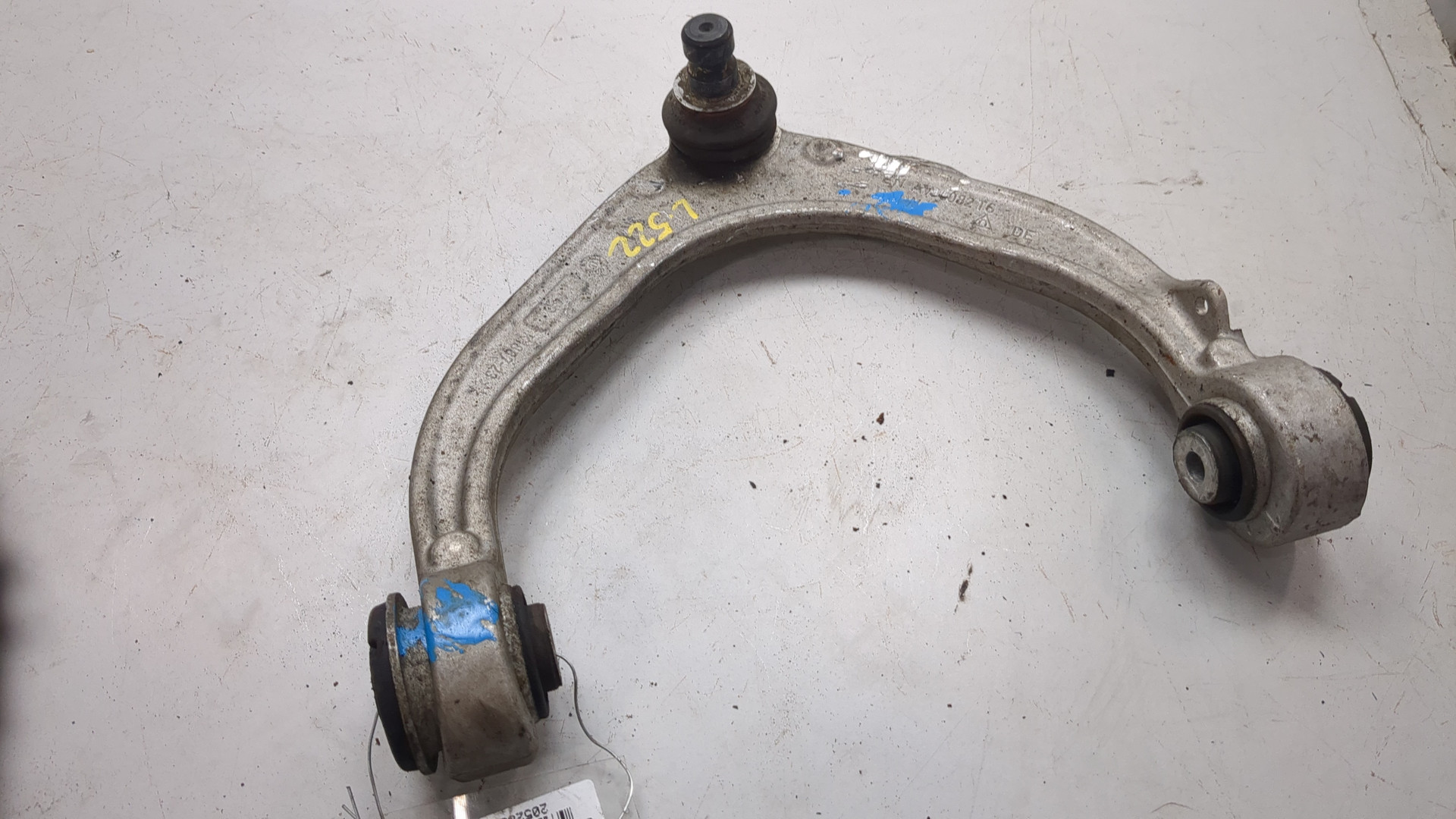 Рычаг передний правый