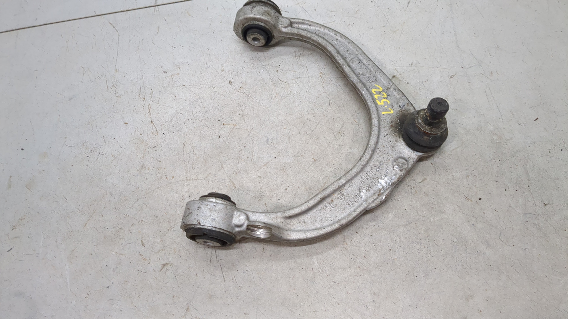 Рычаг передний правый