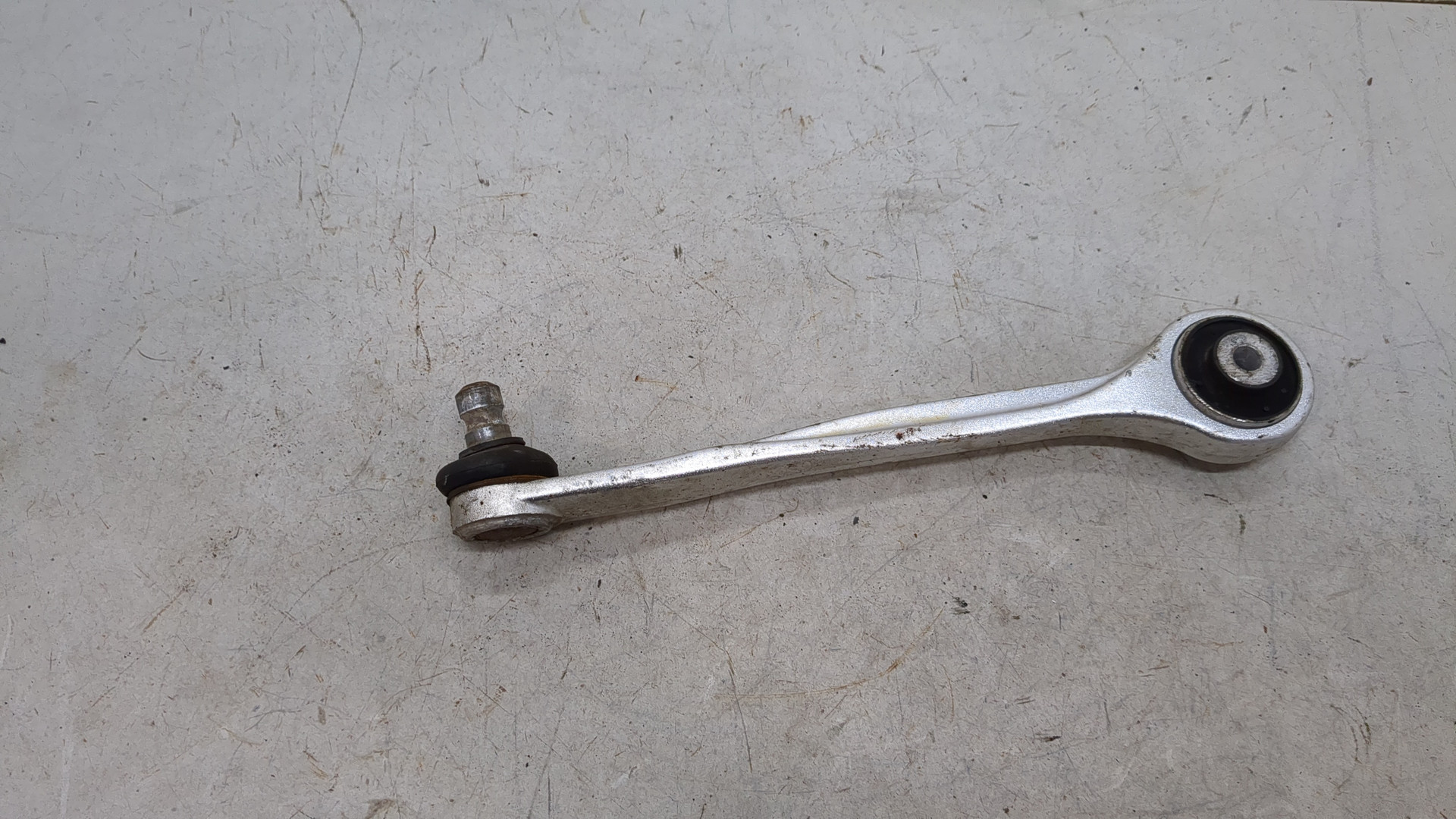 Рычаг передний правый