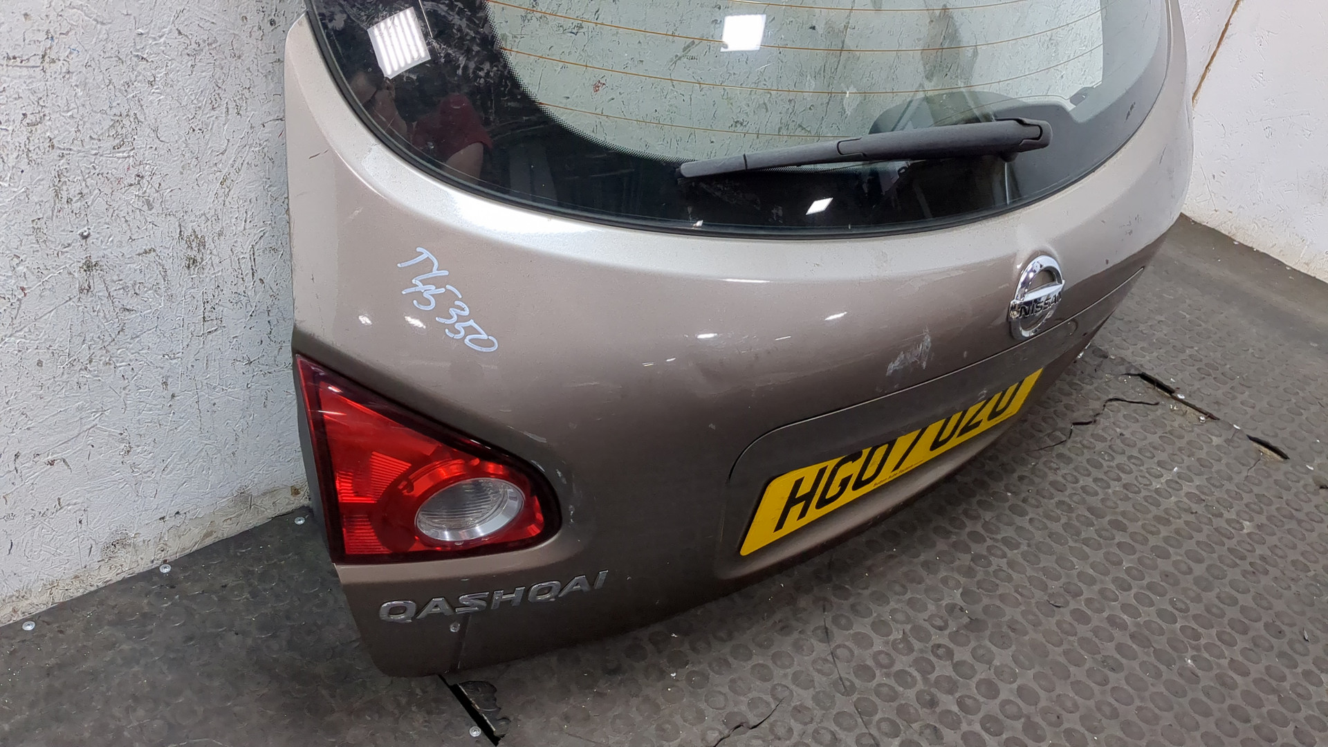 Дверь багажника