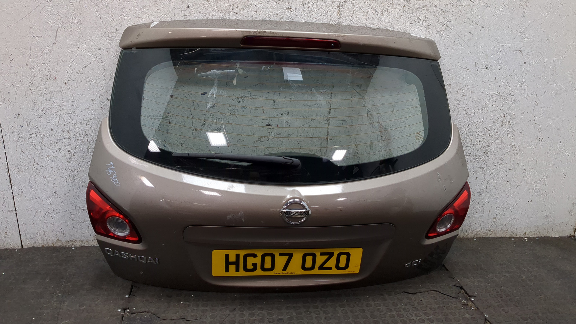 Дверь багажника