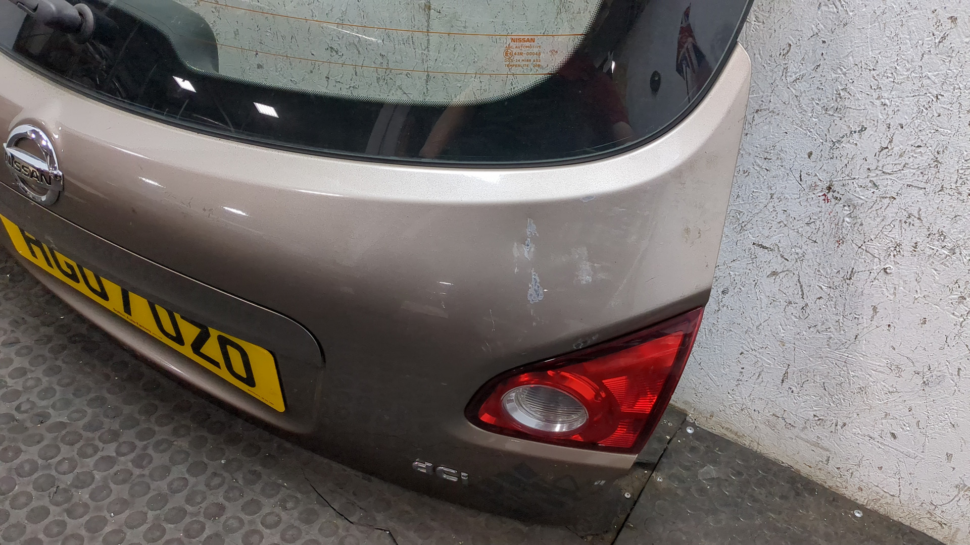 Дверь багажника