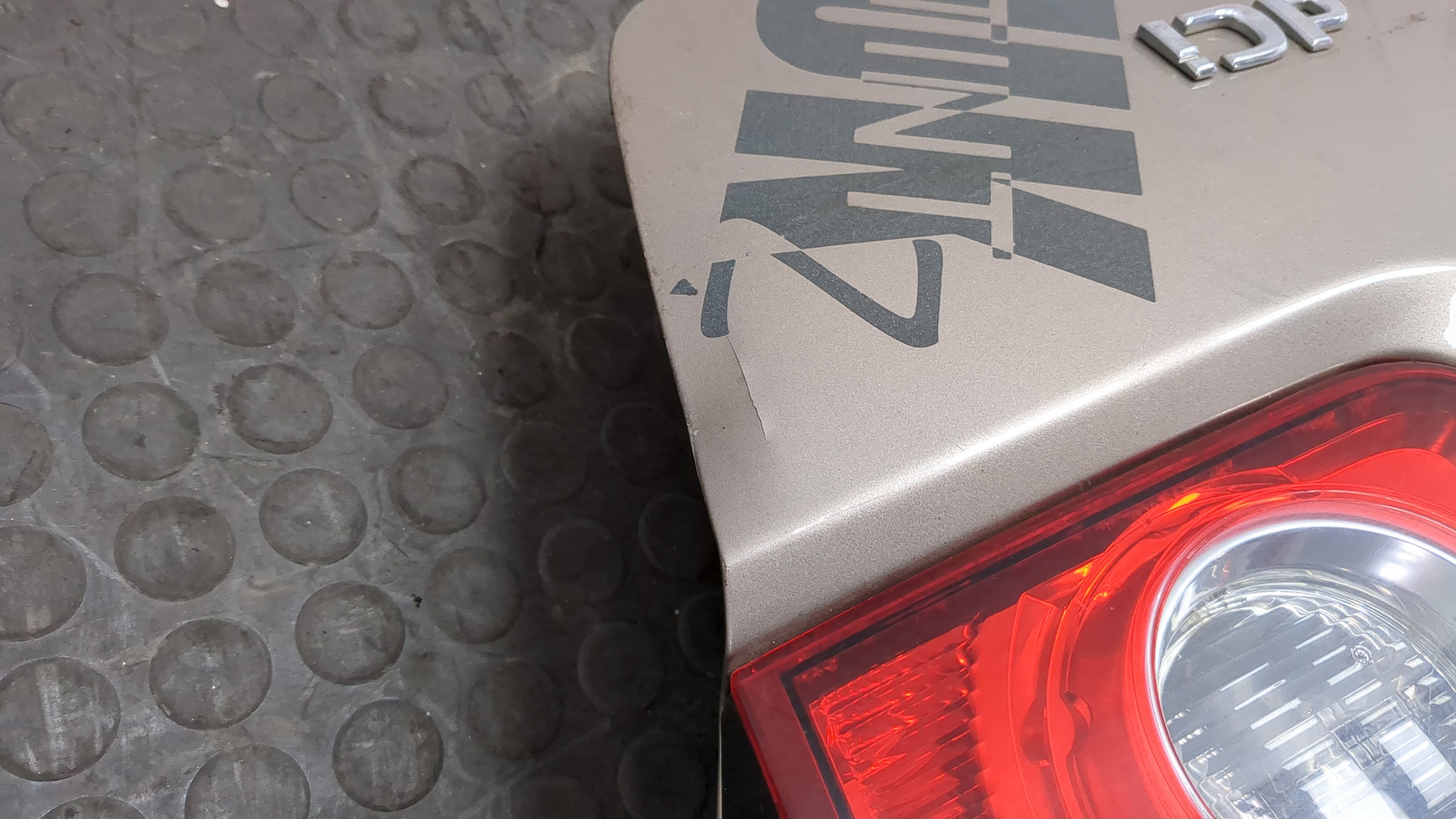 Дверь багажника