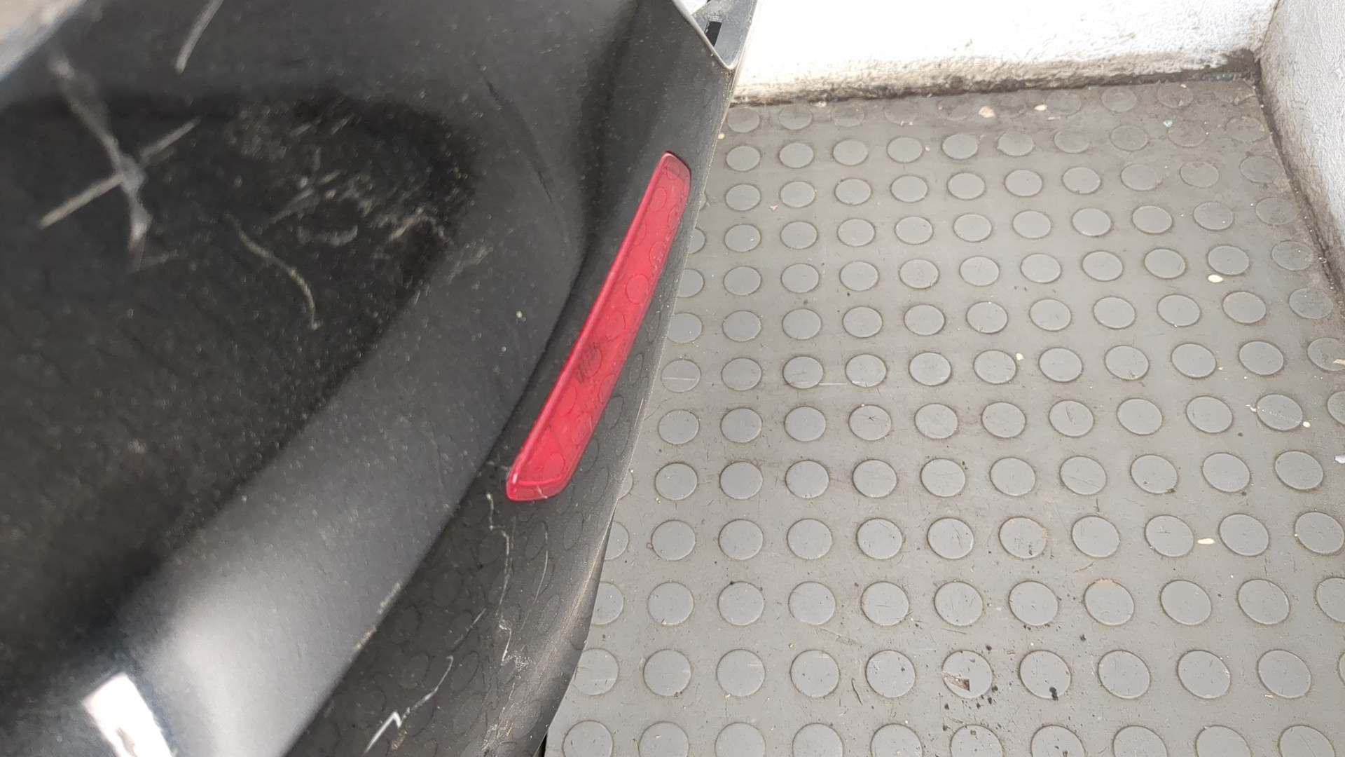 Бампер задний