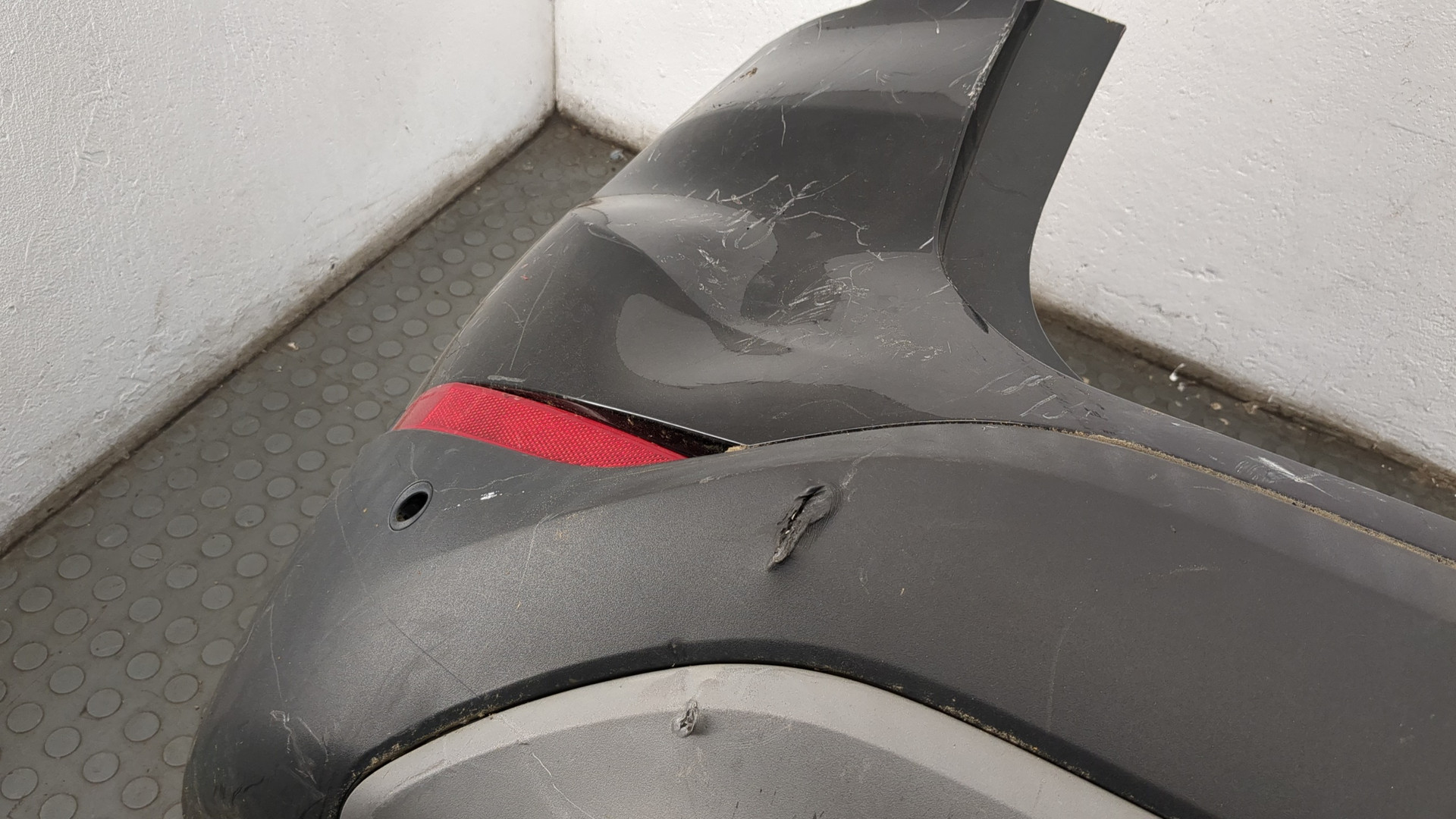 Бампер задний