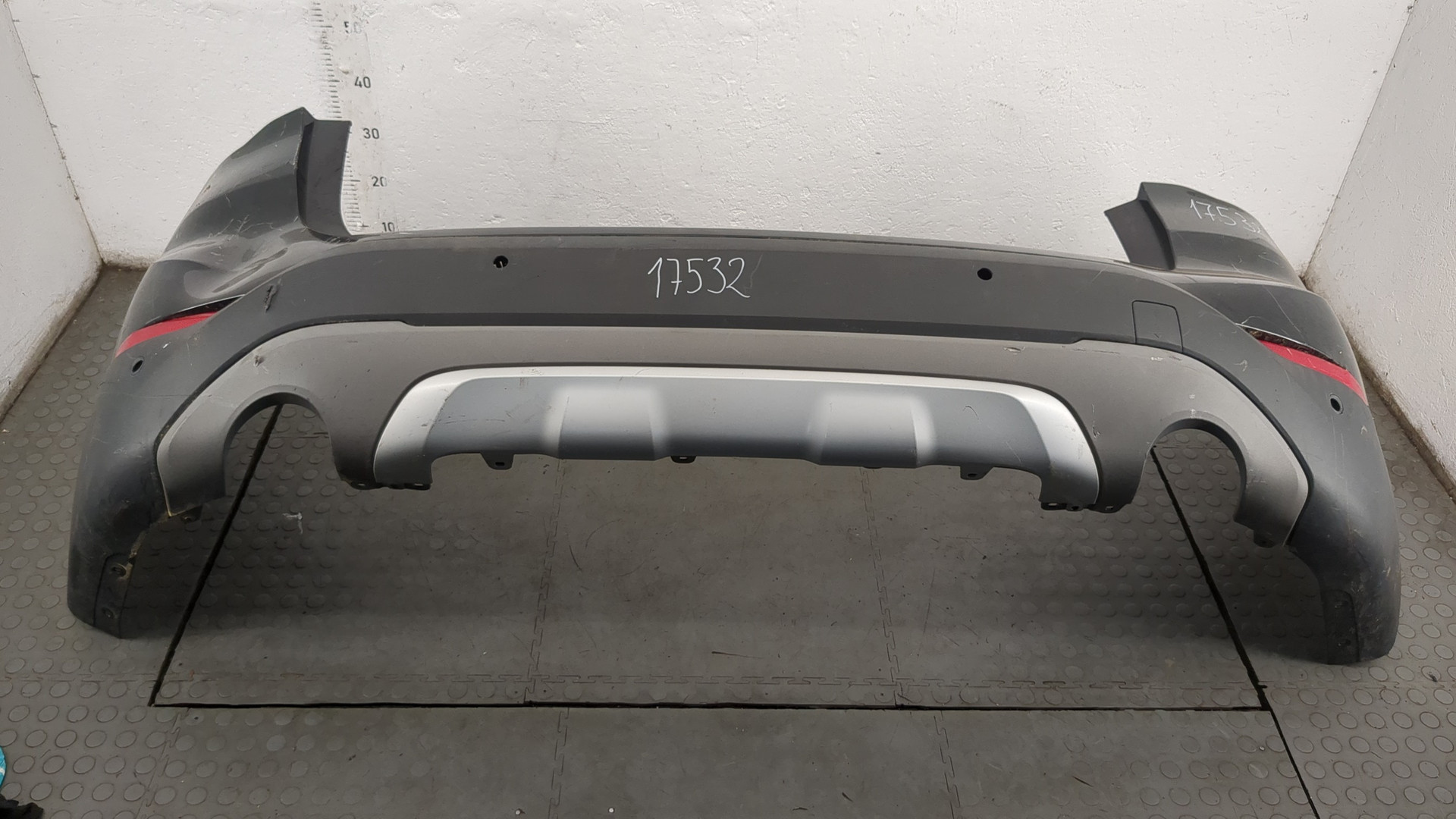 Бампер задний