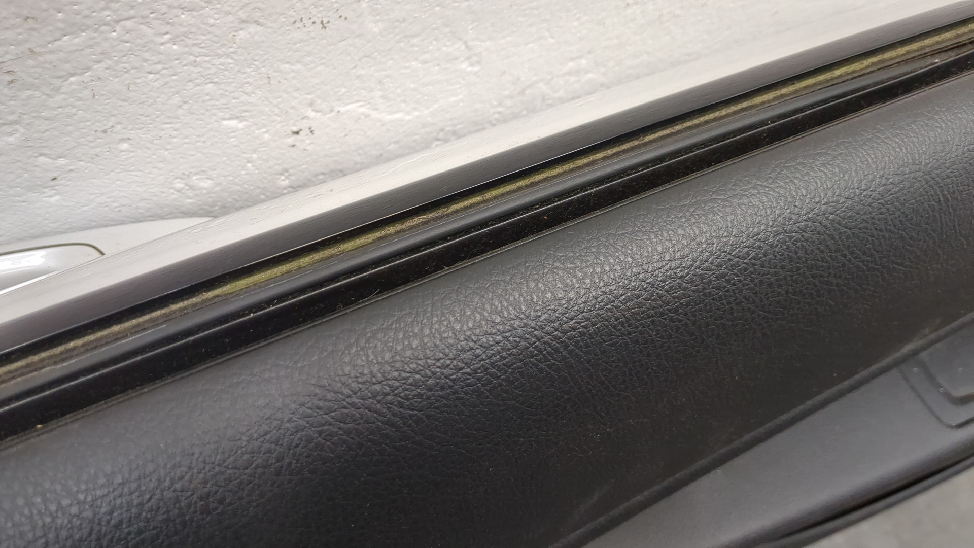 Дверь передняя левая