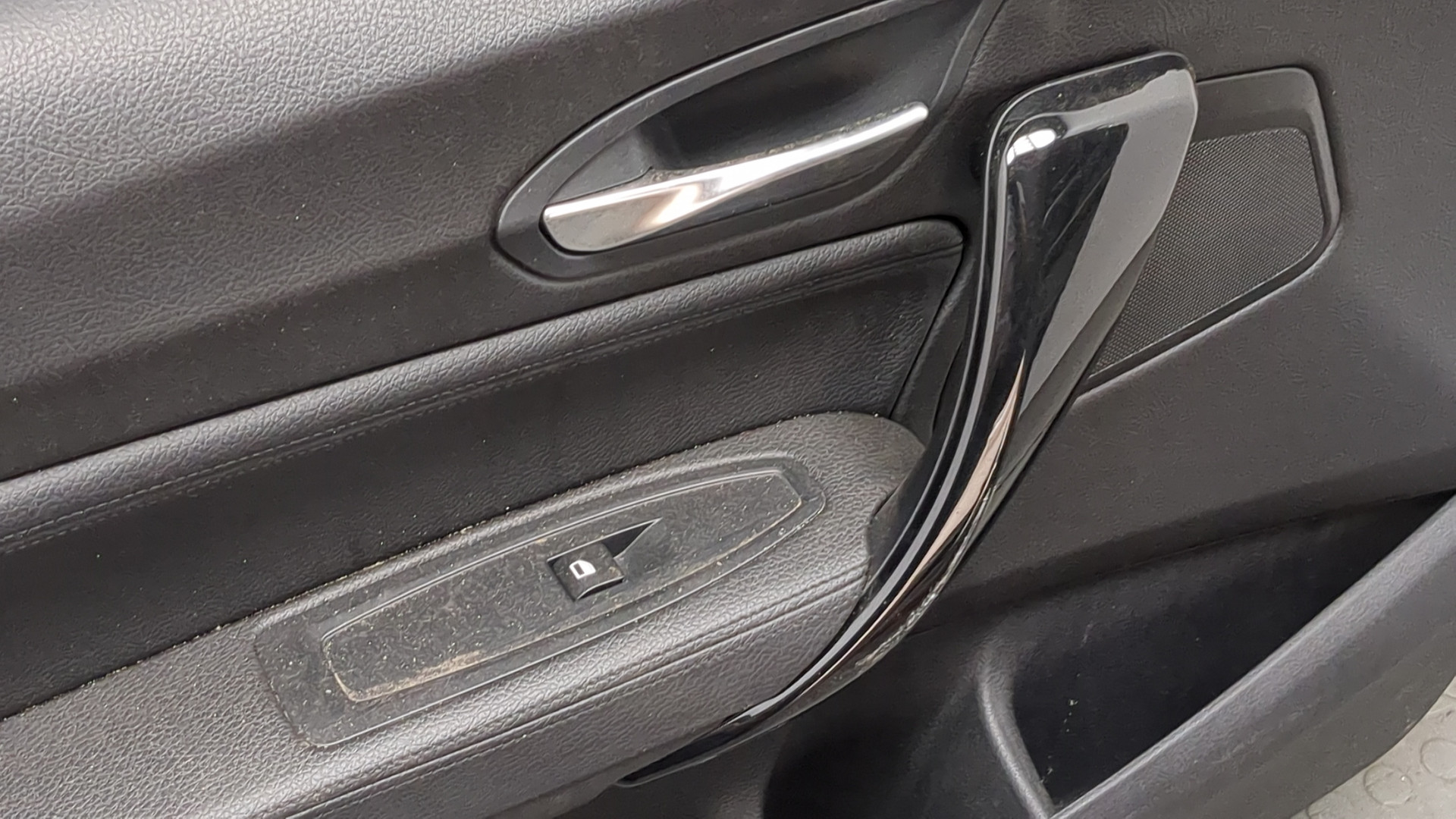 Дверь передняя левая