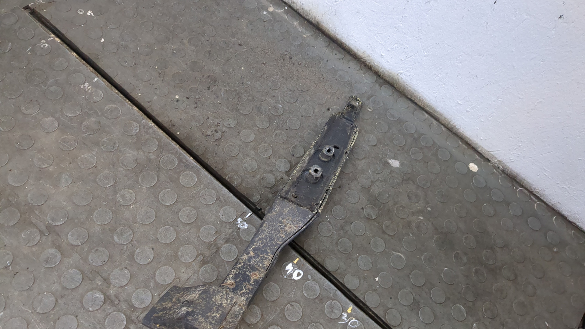 Рейлинг (релинг) правый (планка на крышу)