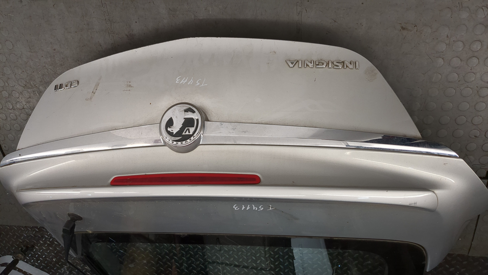 Дверь багажника