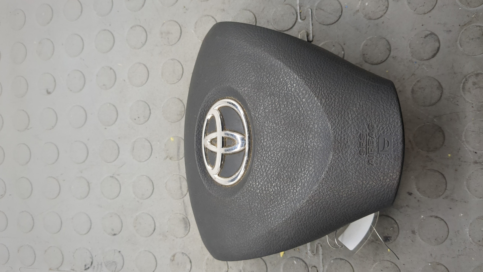 Подушка безопасности в рулевое колесо