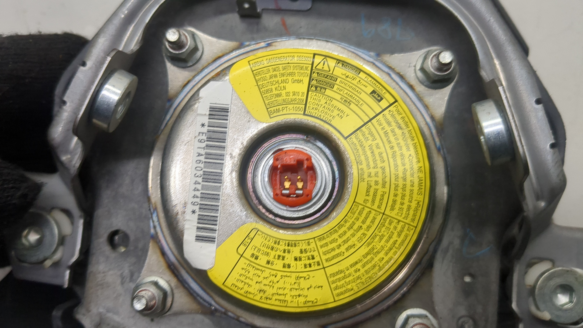 Подушка безопасности в рулевое колесо