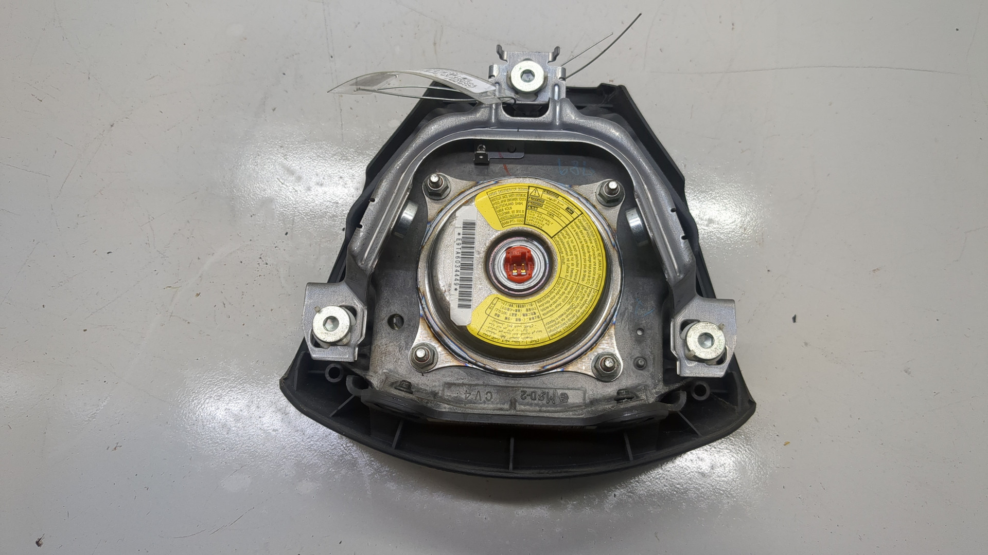 Подушка безопасности в рулевое колесо