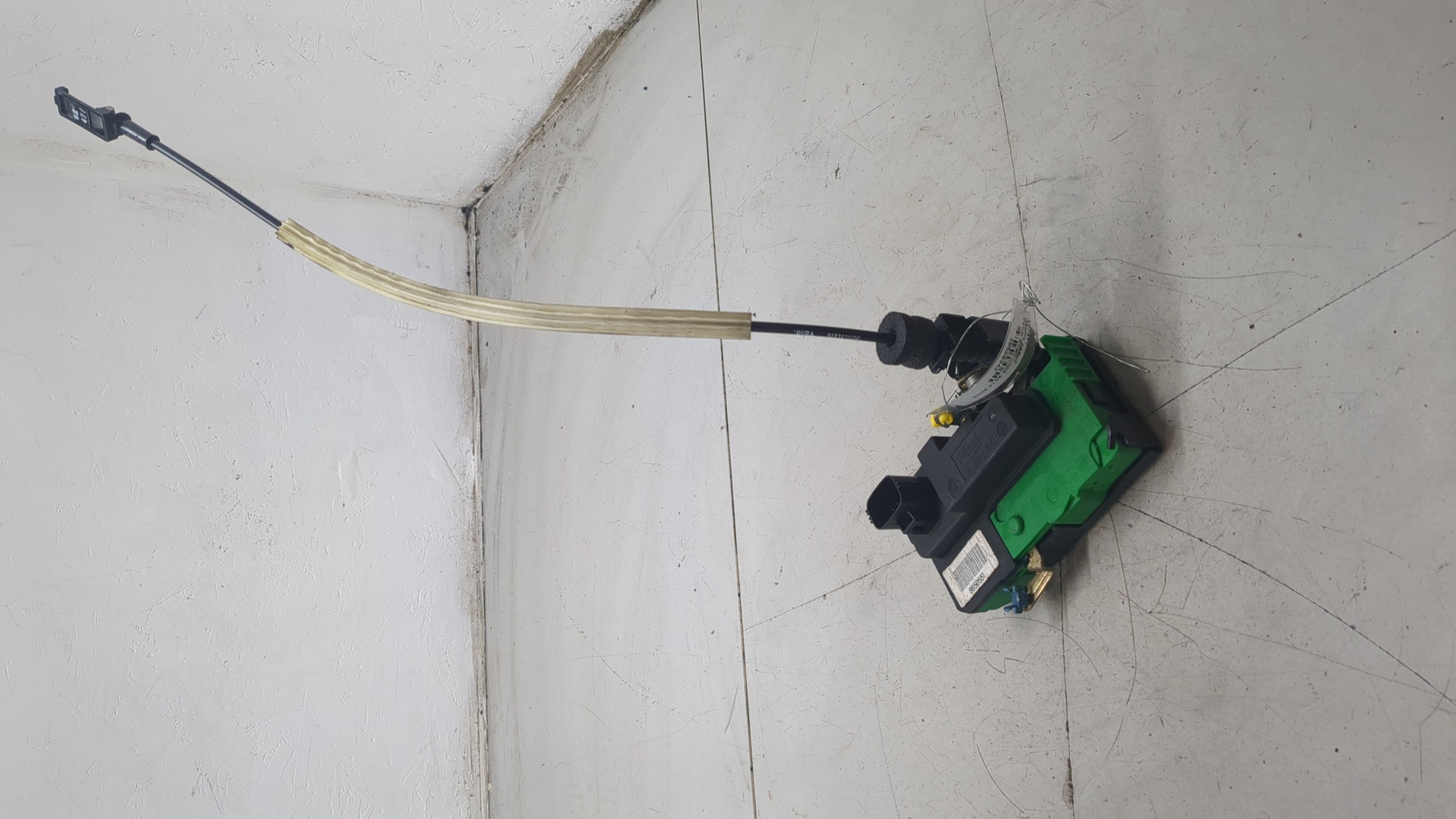 Замок двери передней правой