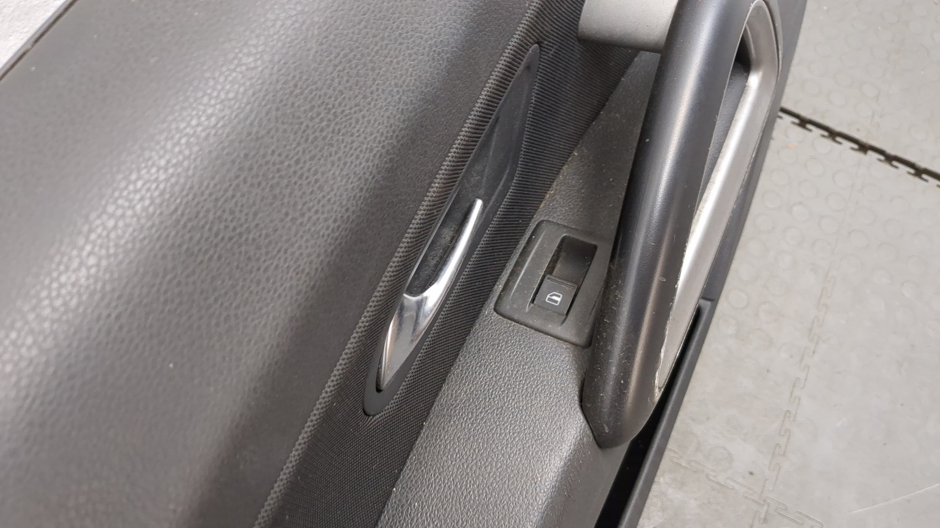 Дверь передняя левая