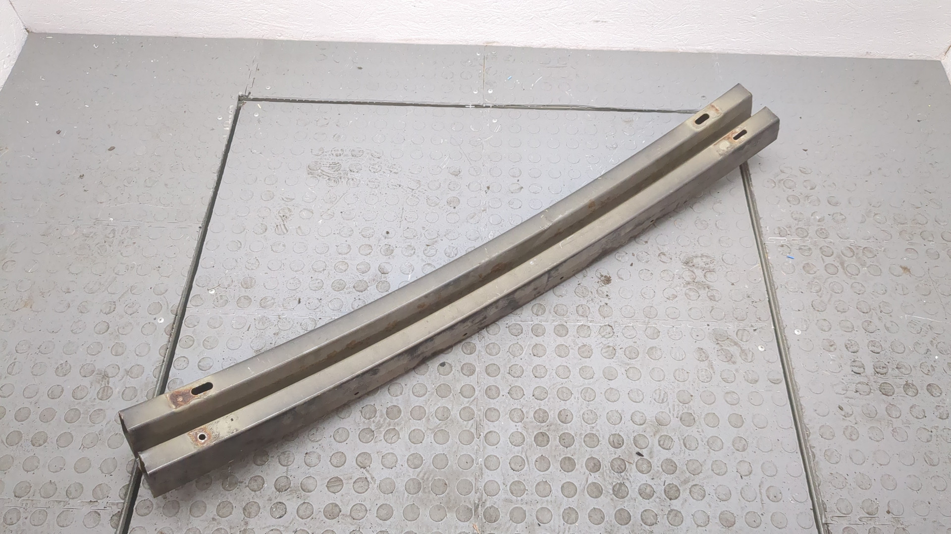 Усилитель заднего бампера