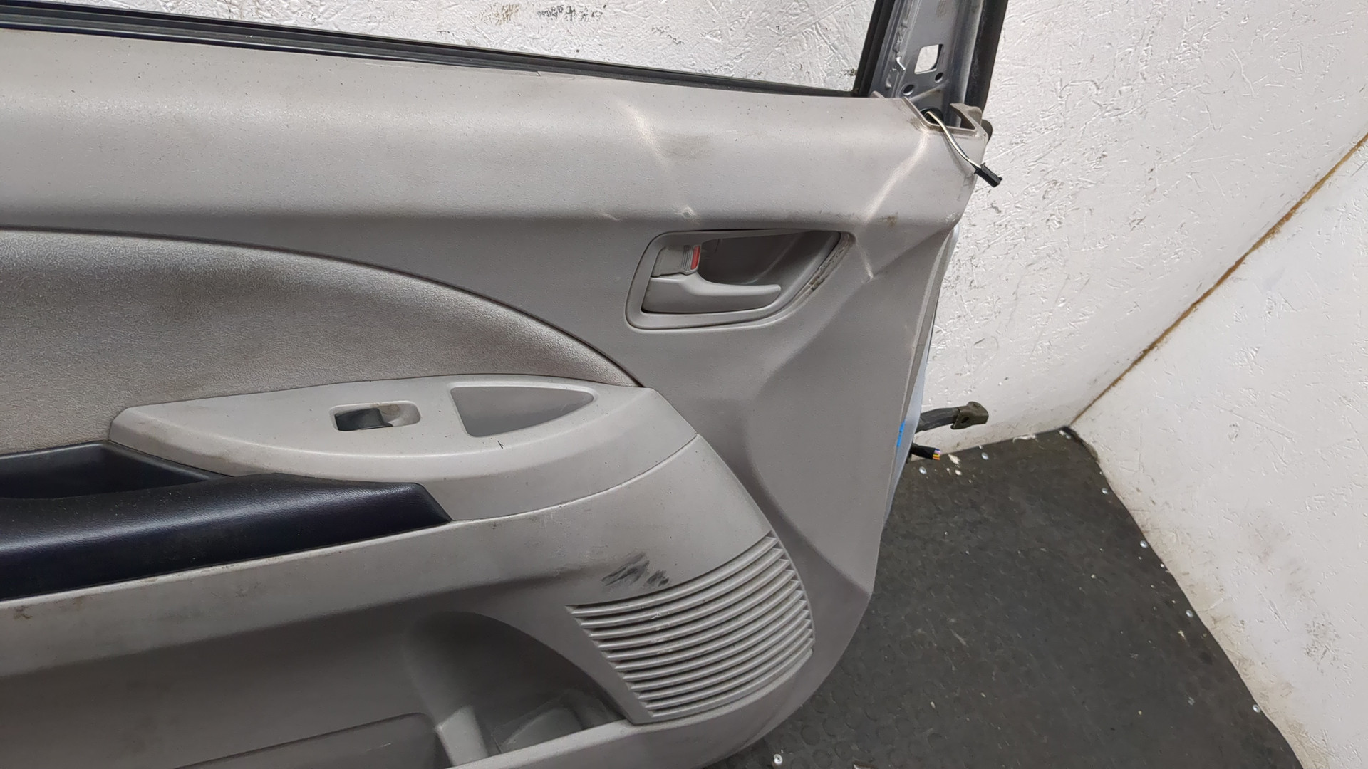 Дверь передняя левая