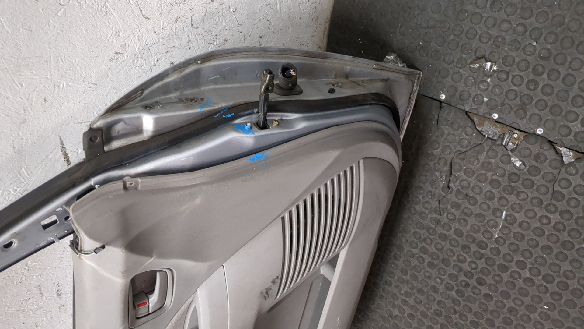 Дверь передняя левая