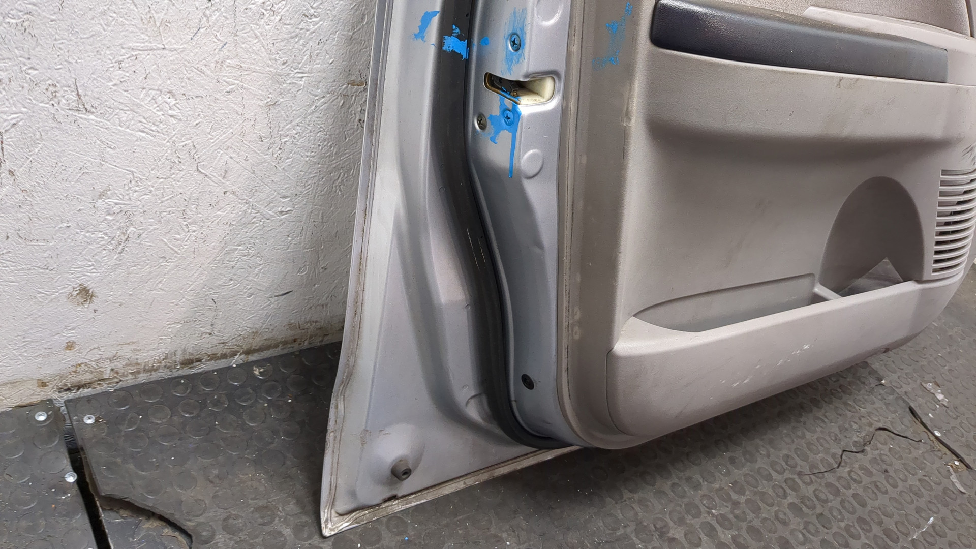 Дверь передняя левая