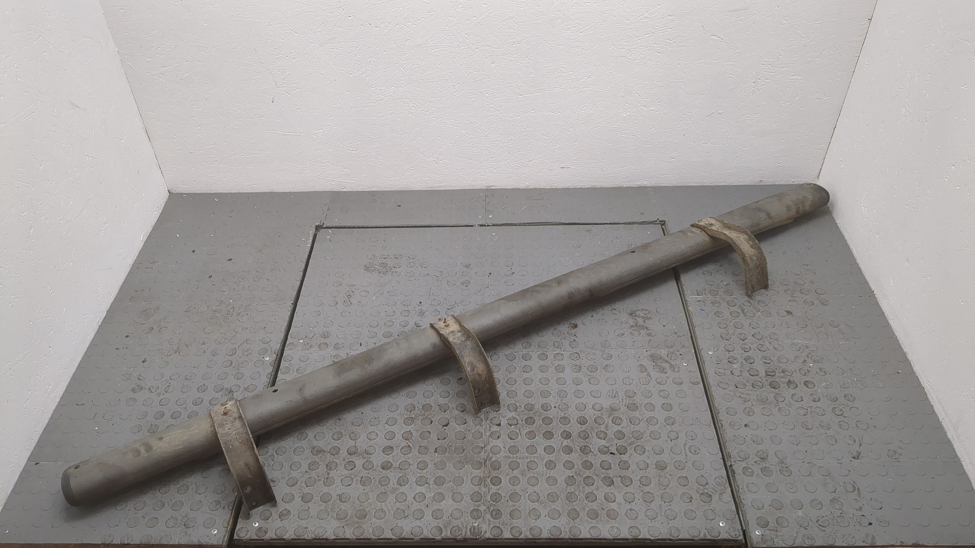 Подножка левая