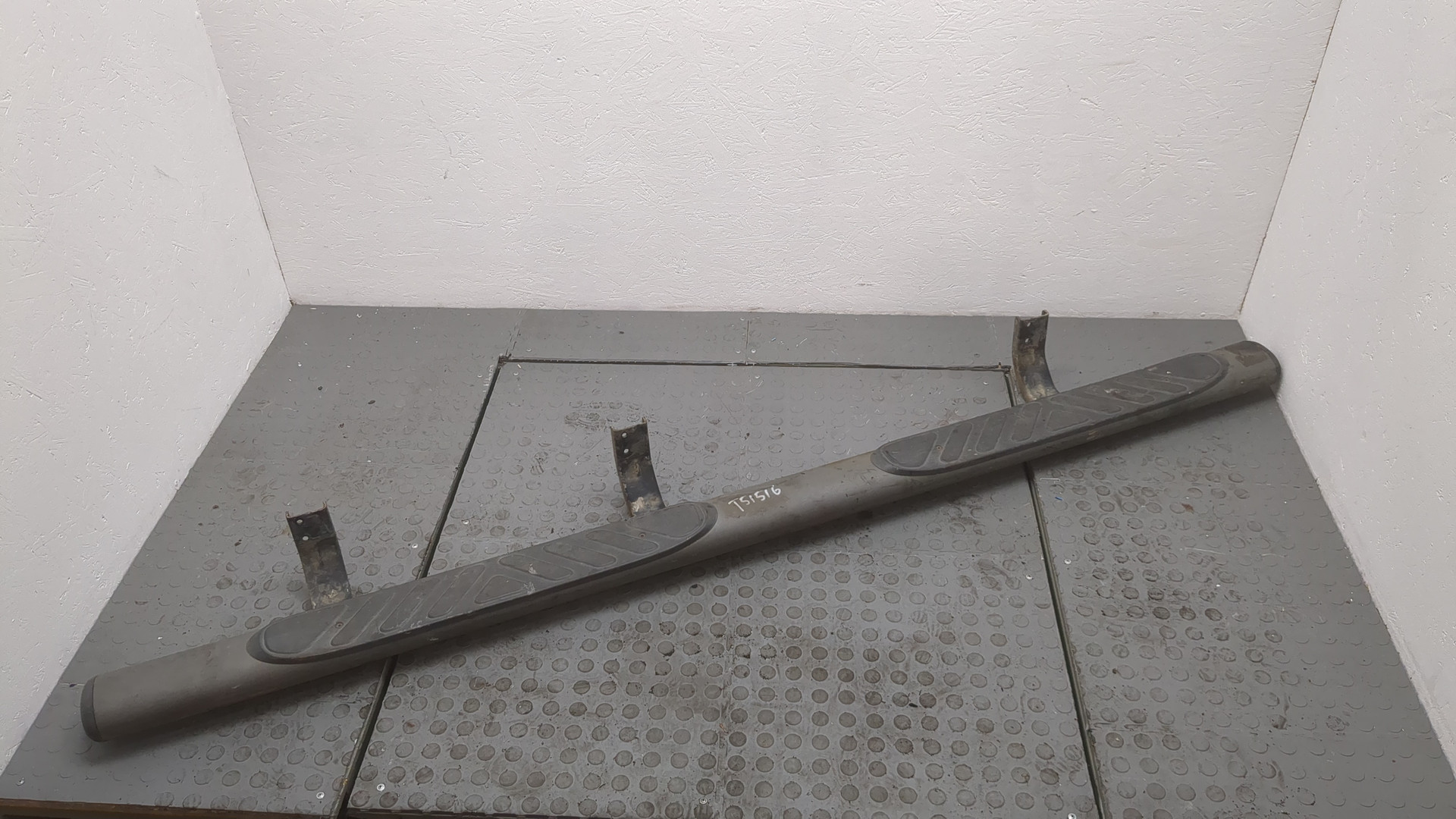 Подножка левая