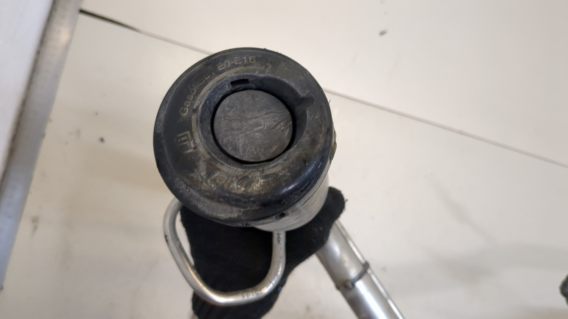 Горловина топливного бака