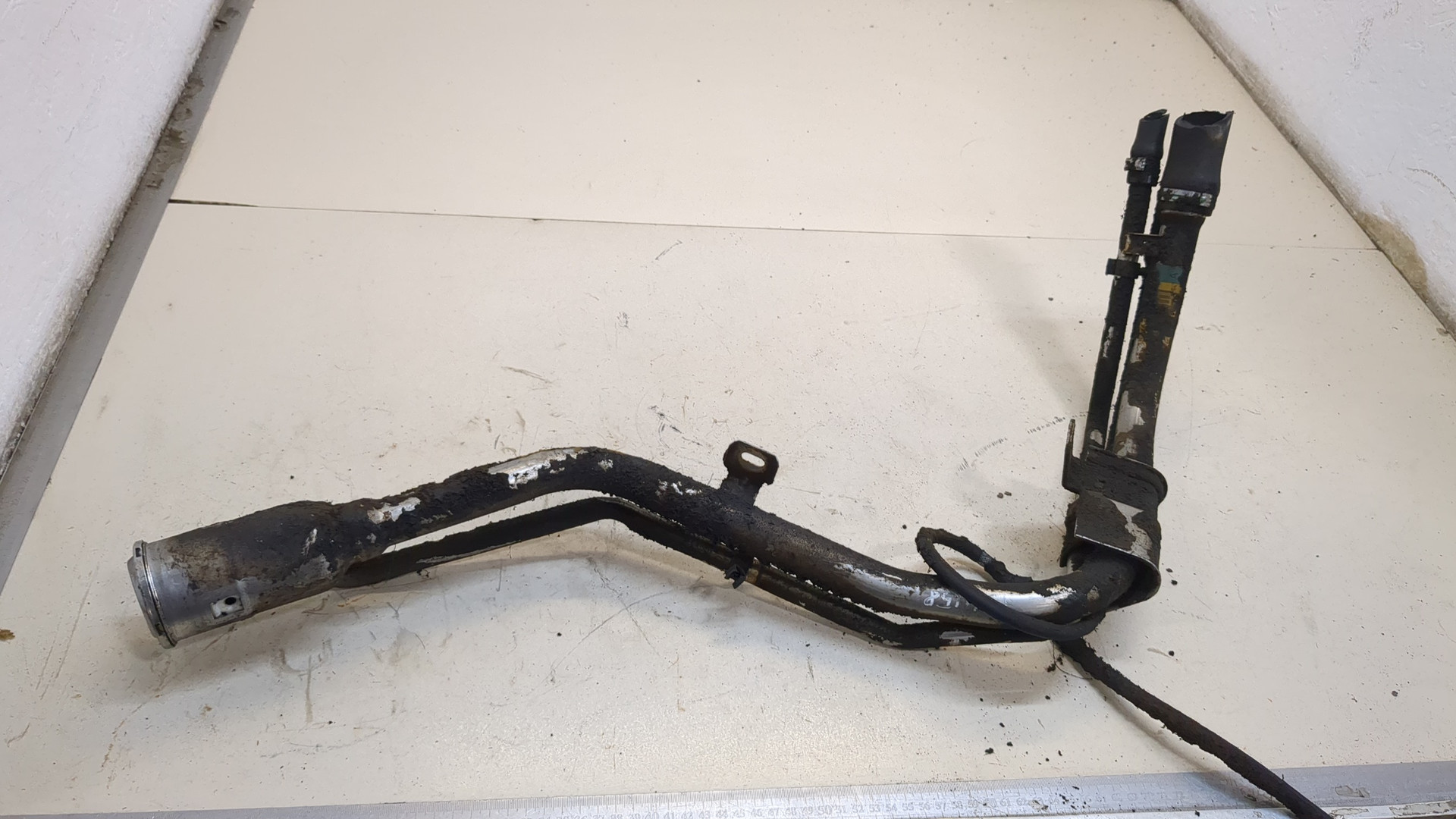 Горловина топливного бака