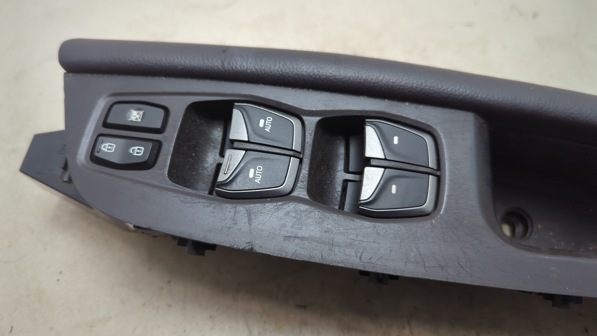 Кнопка стеклоподъемника