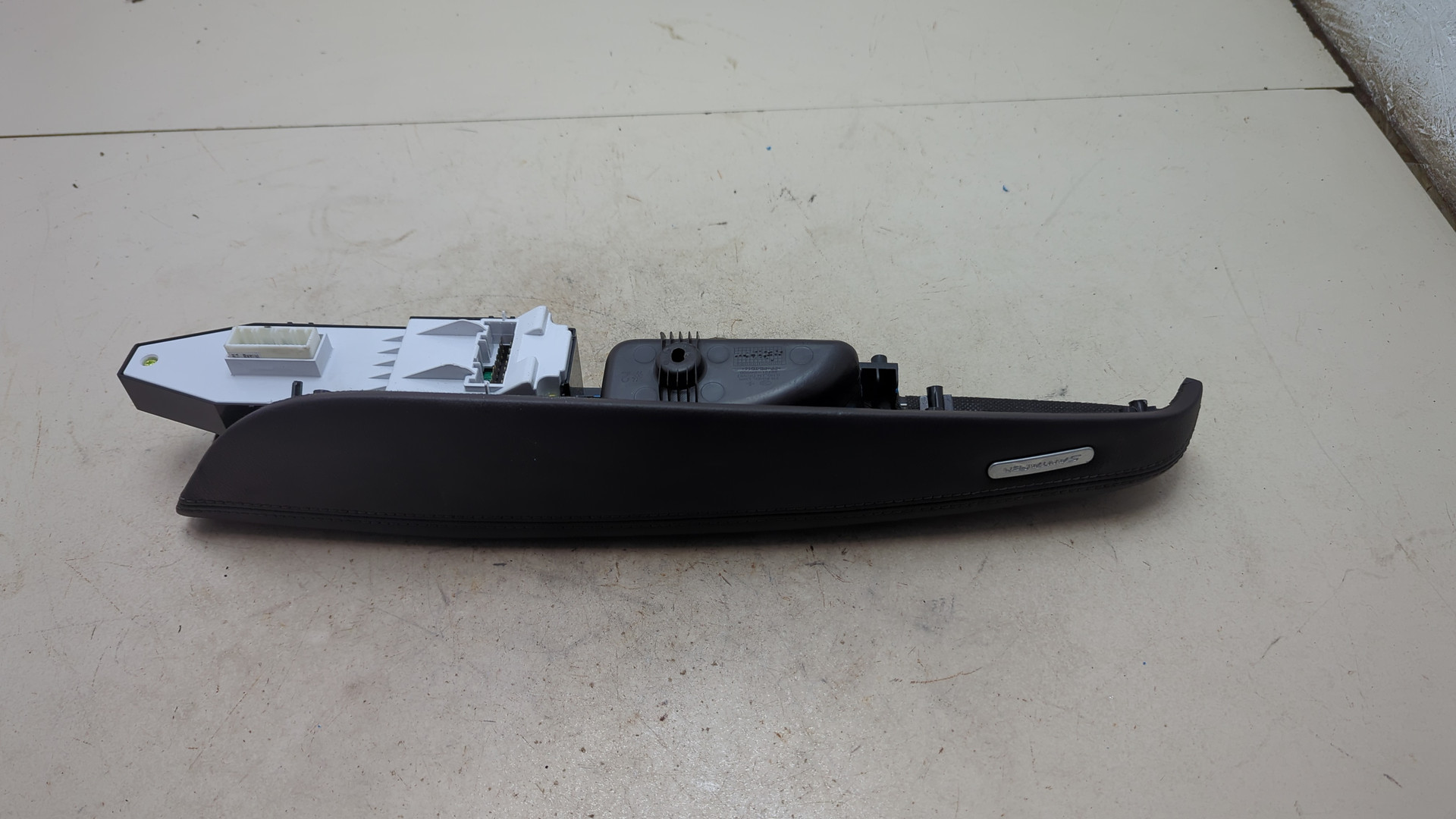 Кнопка стеклоподъемника