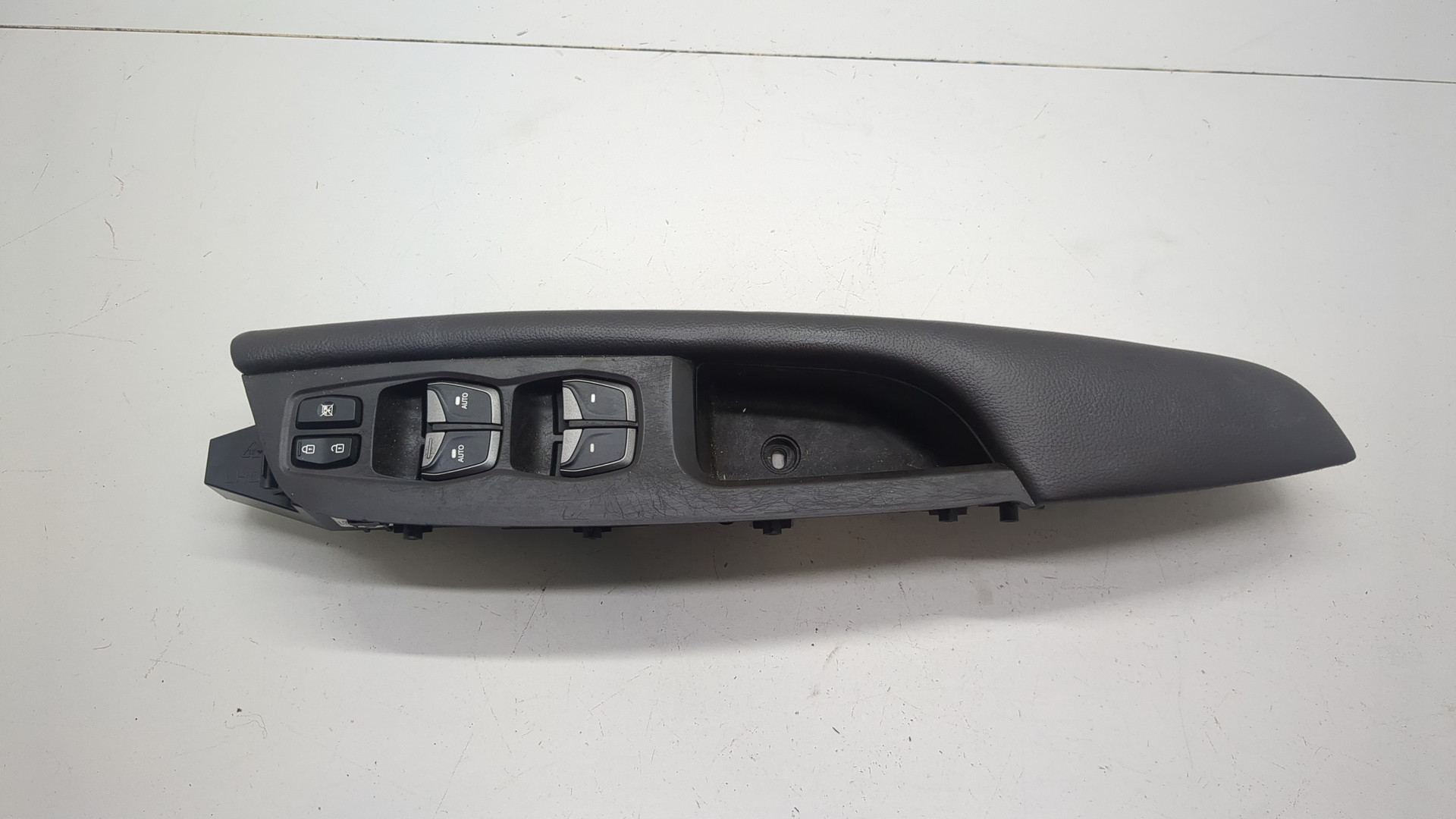 Кнопка стеклоподъемника