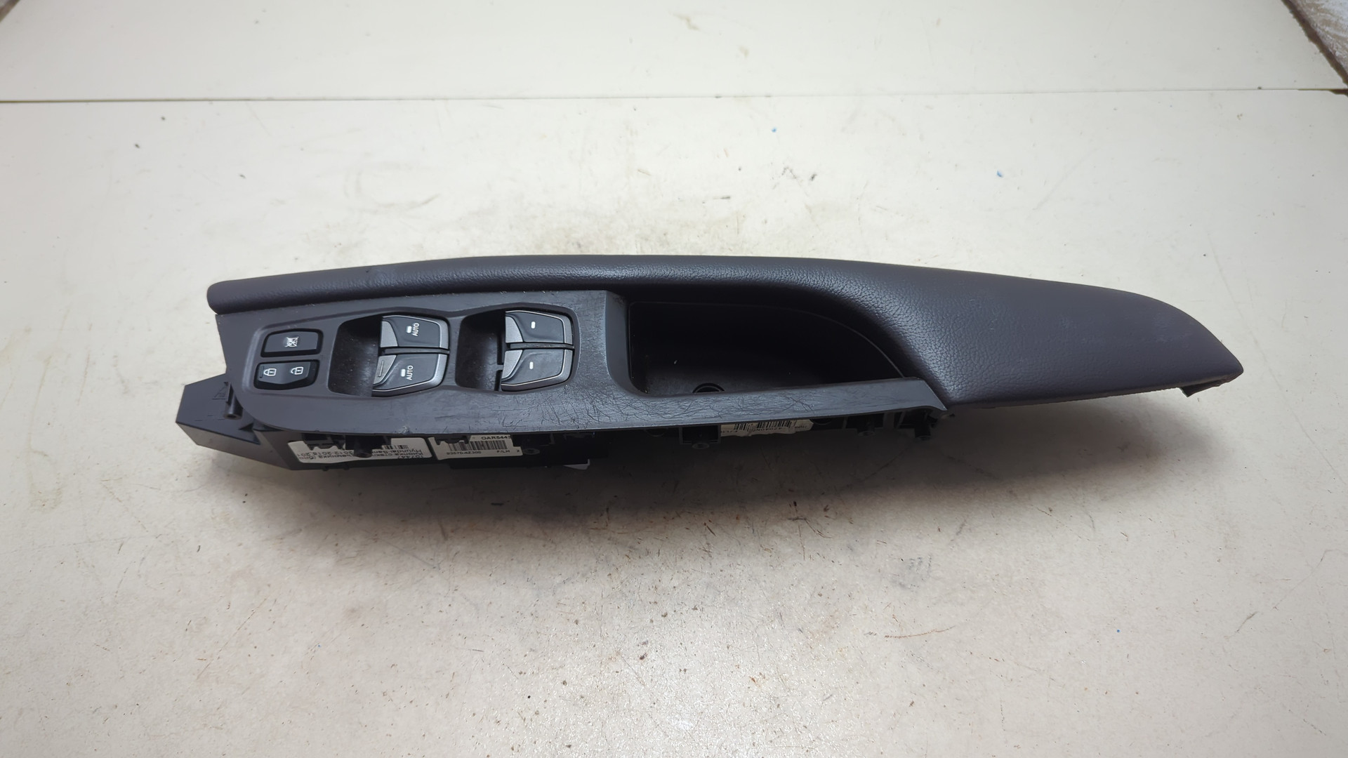 Кнопка стеклоподъемника