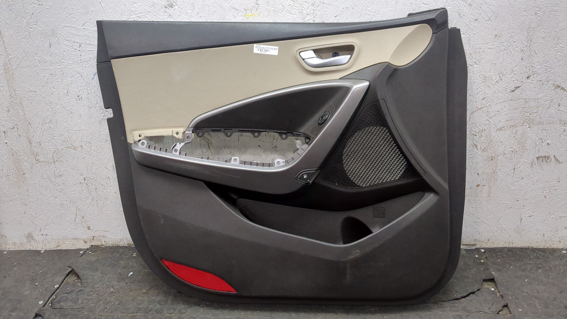 Обшивка двери передней левой