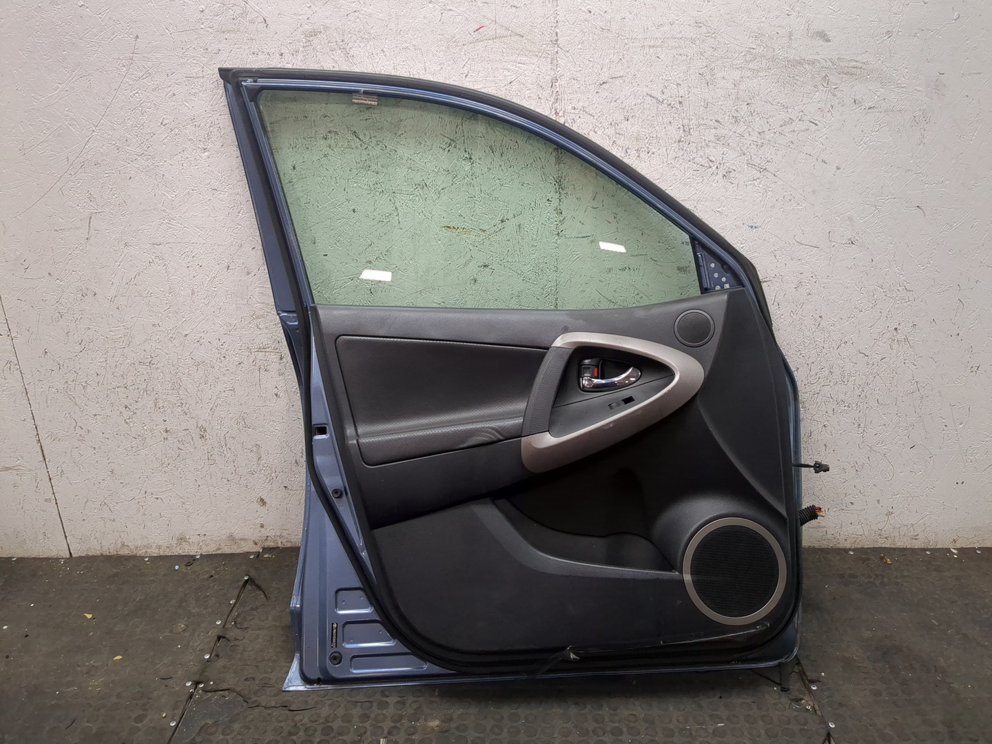 Дверь передняя левая