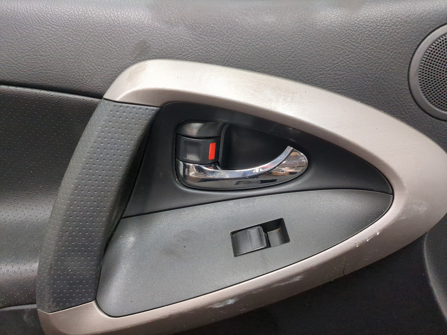 Дверь передняя левая