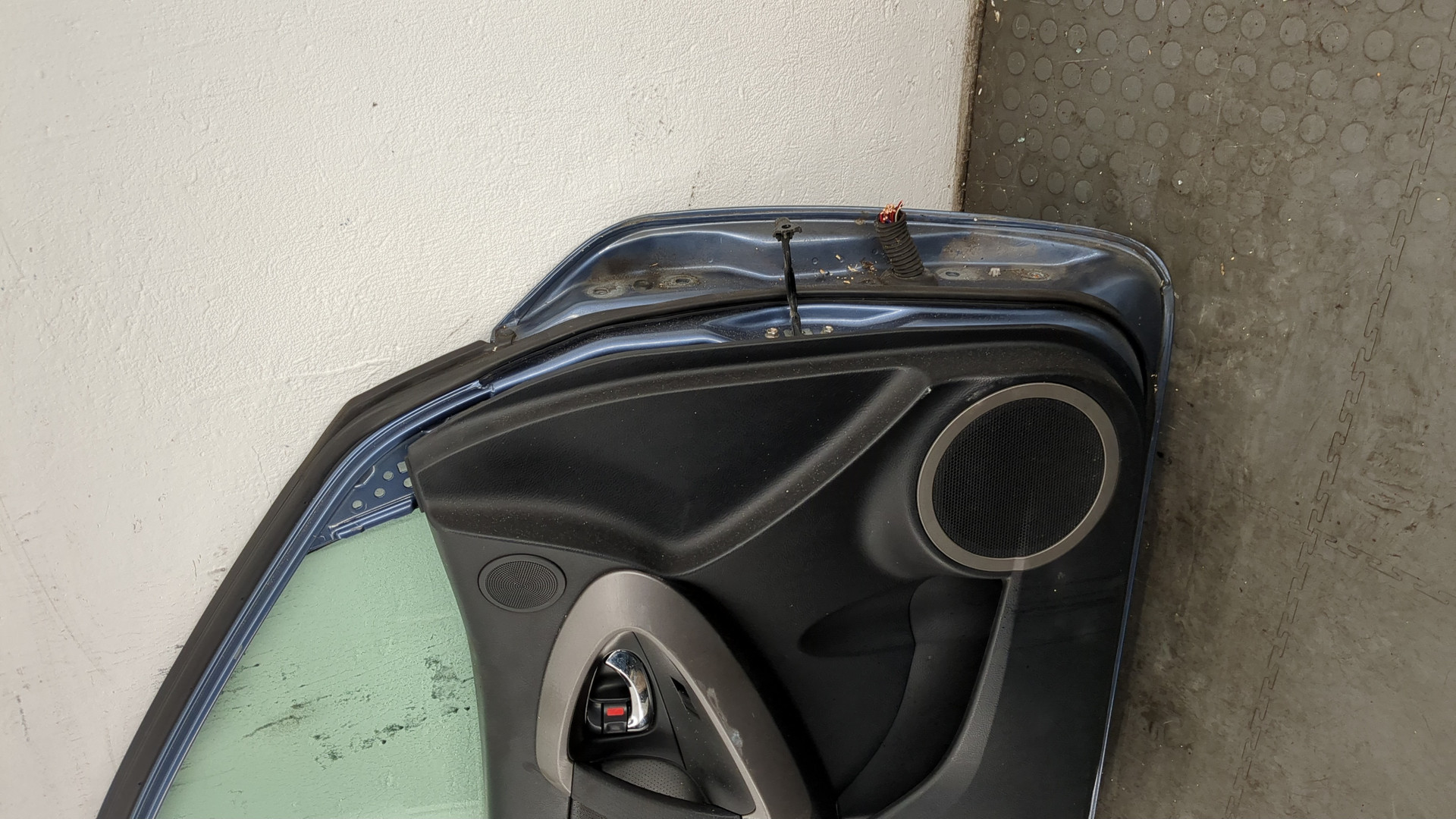 Дверь передняя левая