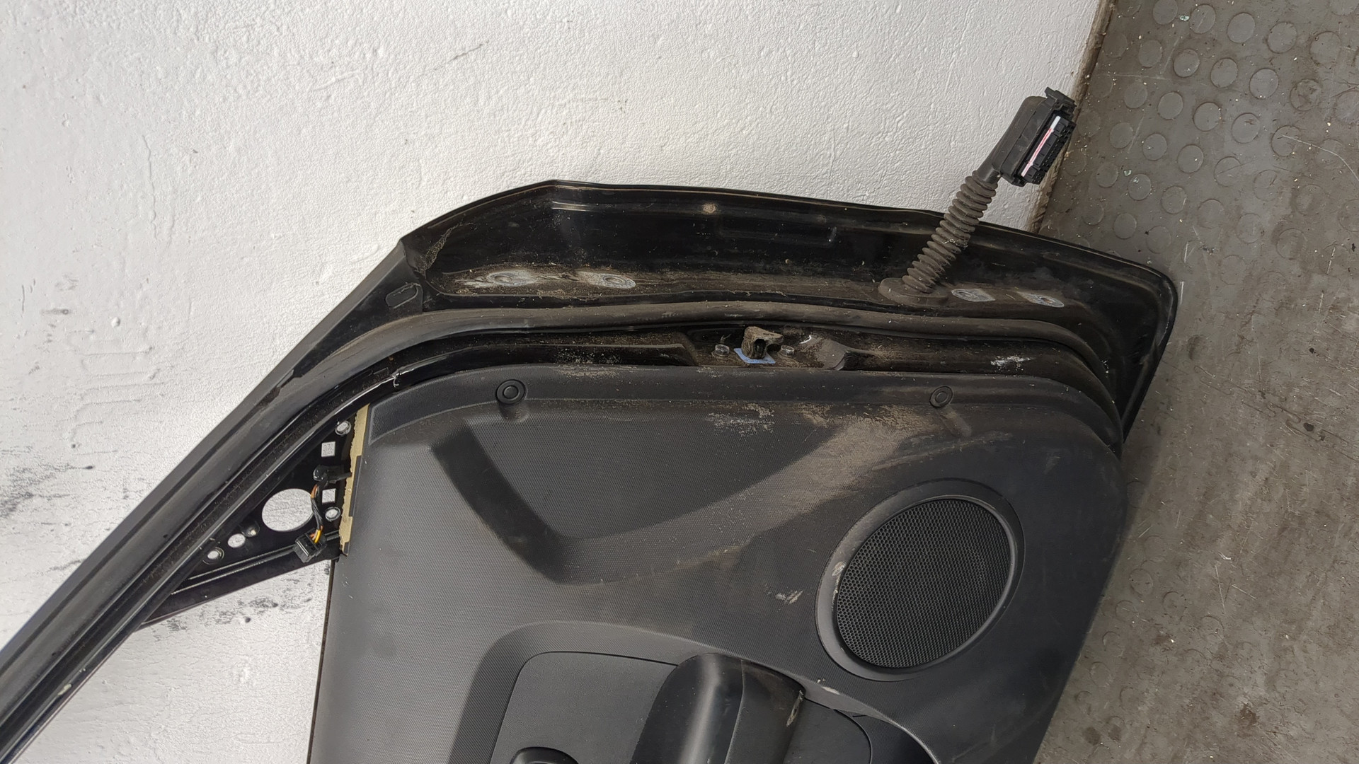 Дверь передняя левая