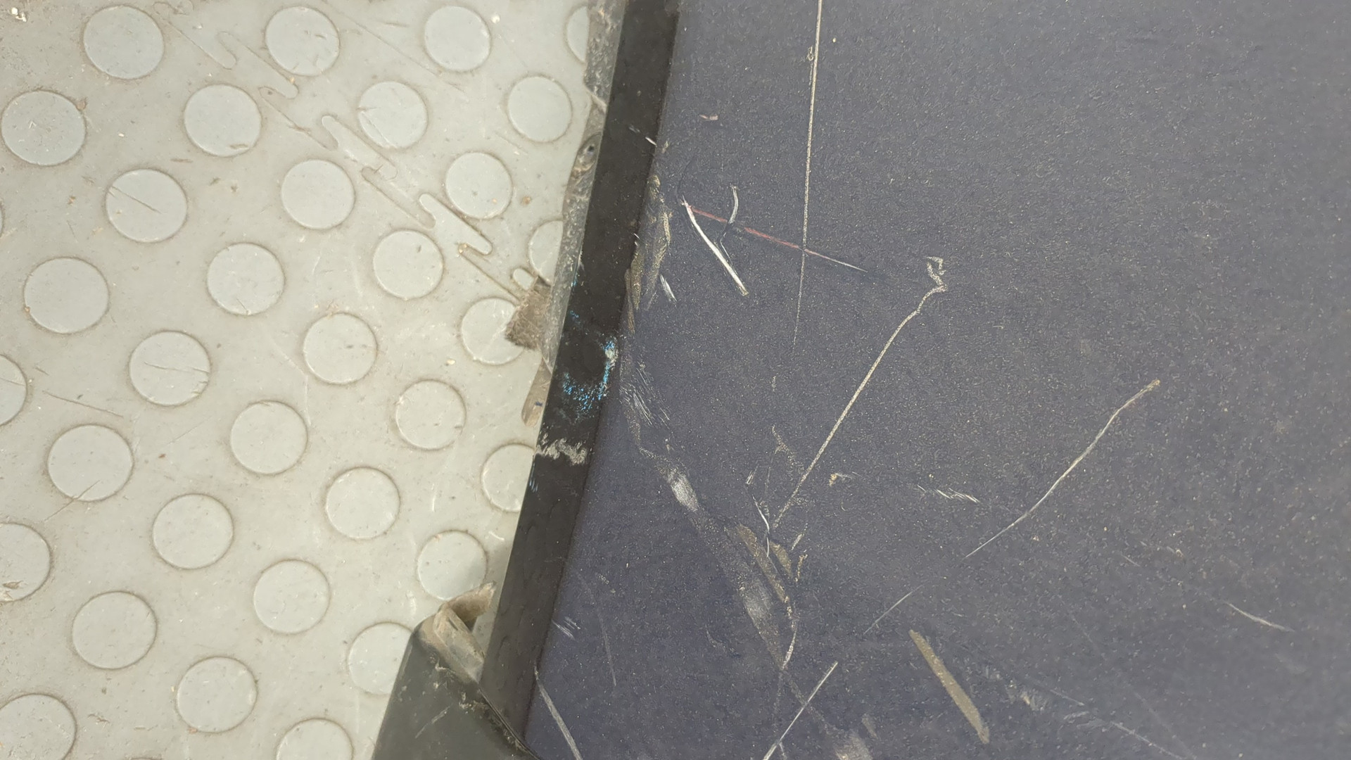 Бампер задний